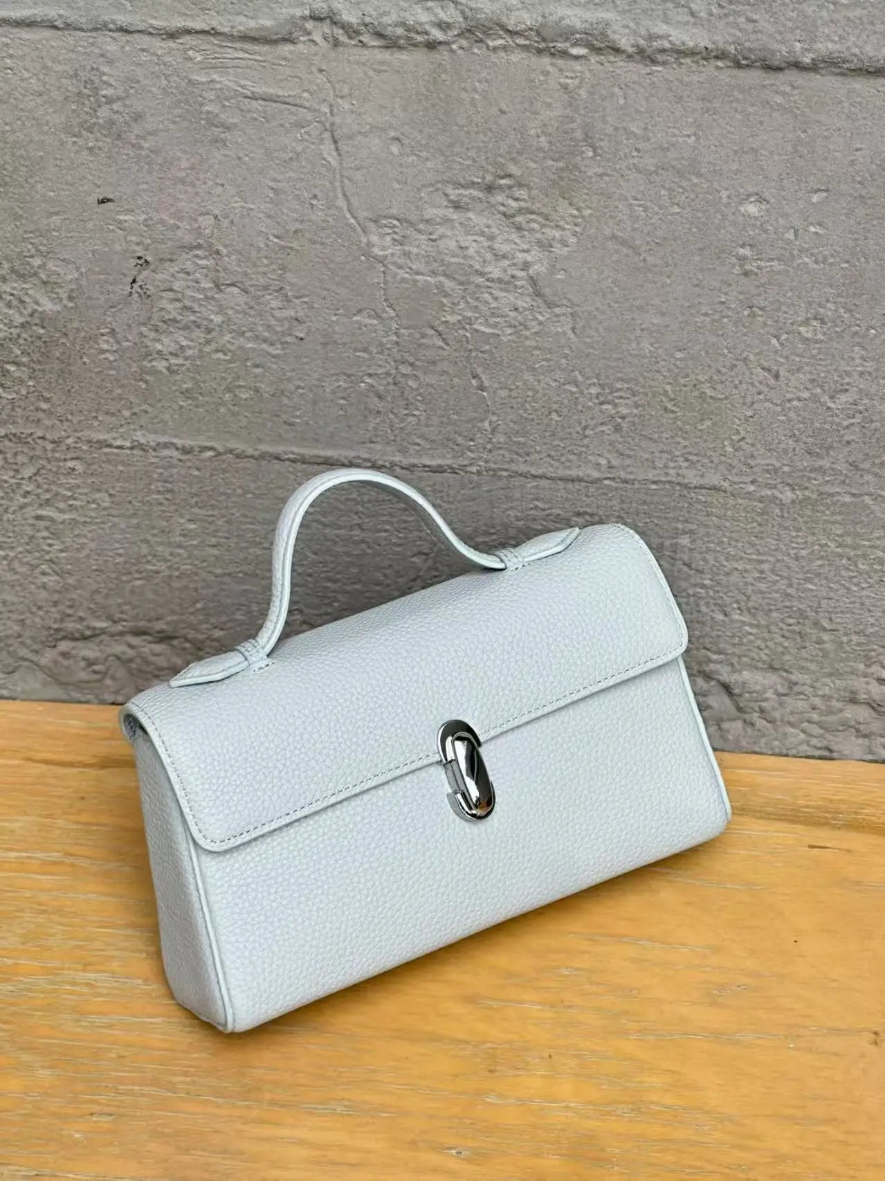 2026 Spring and Summer New Leather Women's Fashionable and Simple Versatile Messenger Bag Candy-colored Commuter Cover Small