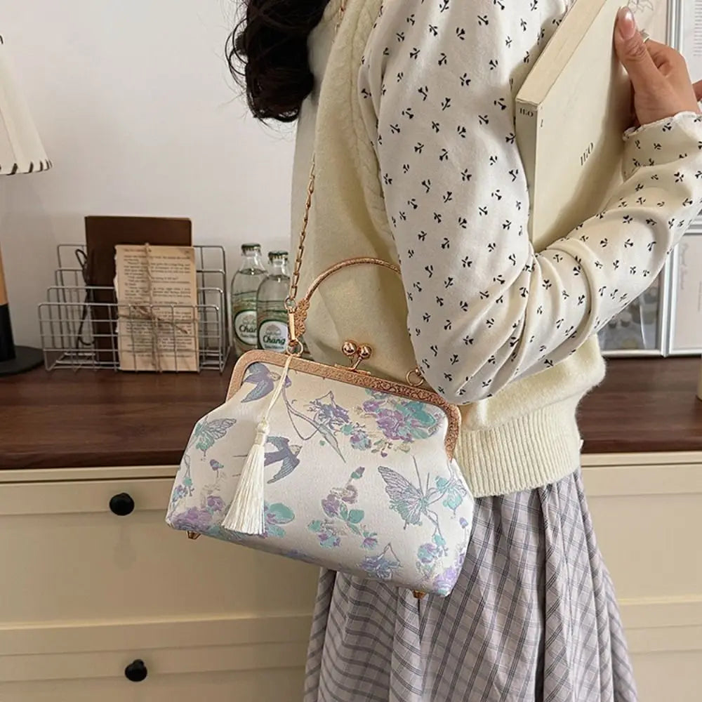Metal Chain New Chinese Style Handbag Large Capacity Embroidered Kiss Lock Embroidery Shoulder Bag Flower Single Shoulder