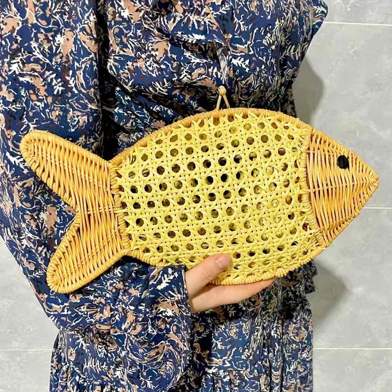 Fish Shaped Rattan Clutch Bag Creative Woven Handbag Candy Fruit Basket Bags Hollow Handmade Ornaments Women Makeup Bag Clutch