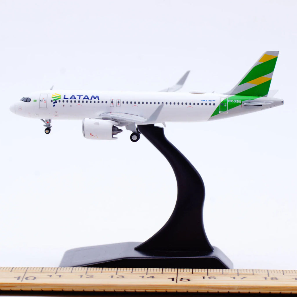 XX40210 Alloy Collectible Plane Gift JC Wings 1:400 1/400 LATAM Airlines Airbus A320neo Diecast Aircraft Model PR-XBG With Stand