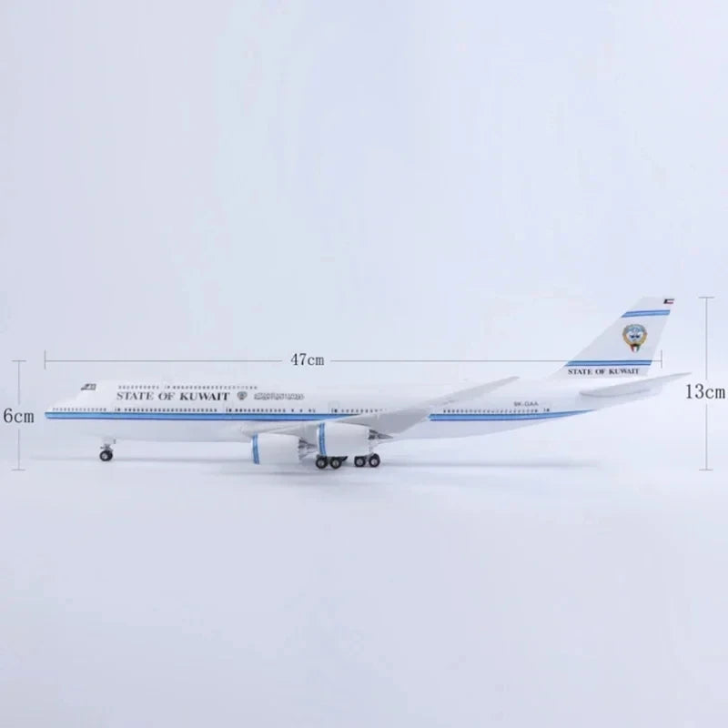1/150 Scale Aircraft Model Kuwait Airways B747-8 Resin Airplane with Landing Gear Wheels Light(Touch or Sound Control)