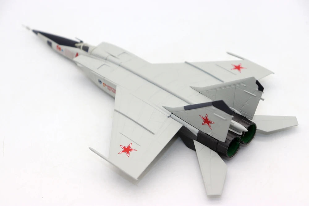 New 1/100 MiG 25RBT FOXBAT B Russian Air Force 2012 Diecast alloy simulation model aircraft for collection gift