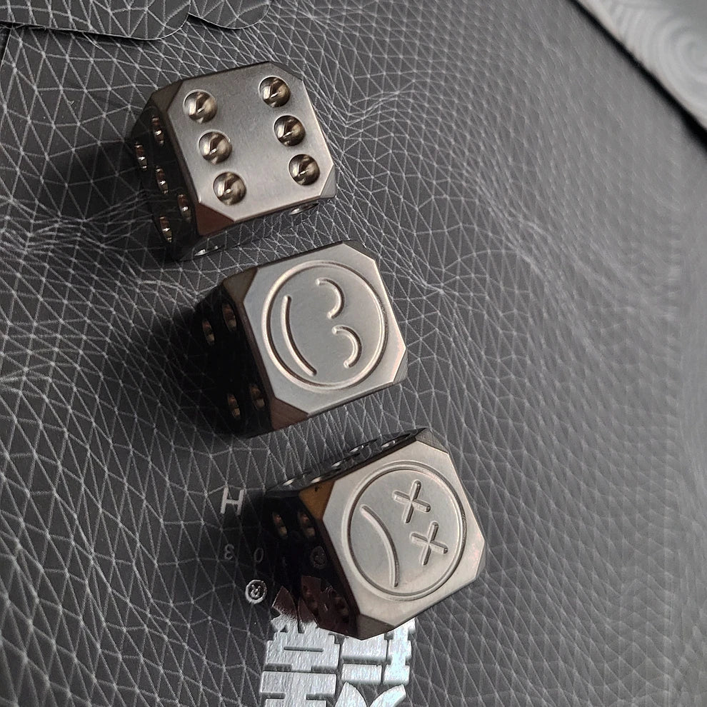 2 Pcs TC4 Titanium Alloy Dice Outdoor EDC Cool Small Tool Gray Round Titanium Dice Finger-guessing Bar Tool Outdoor