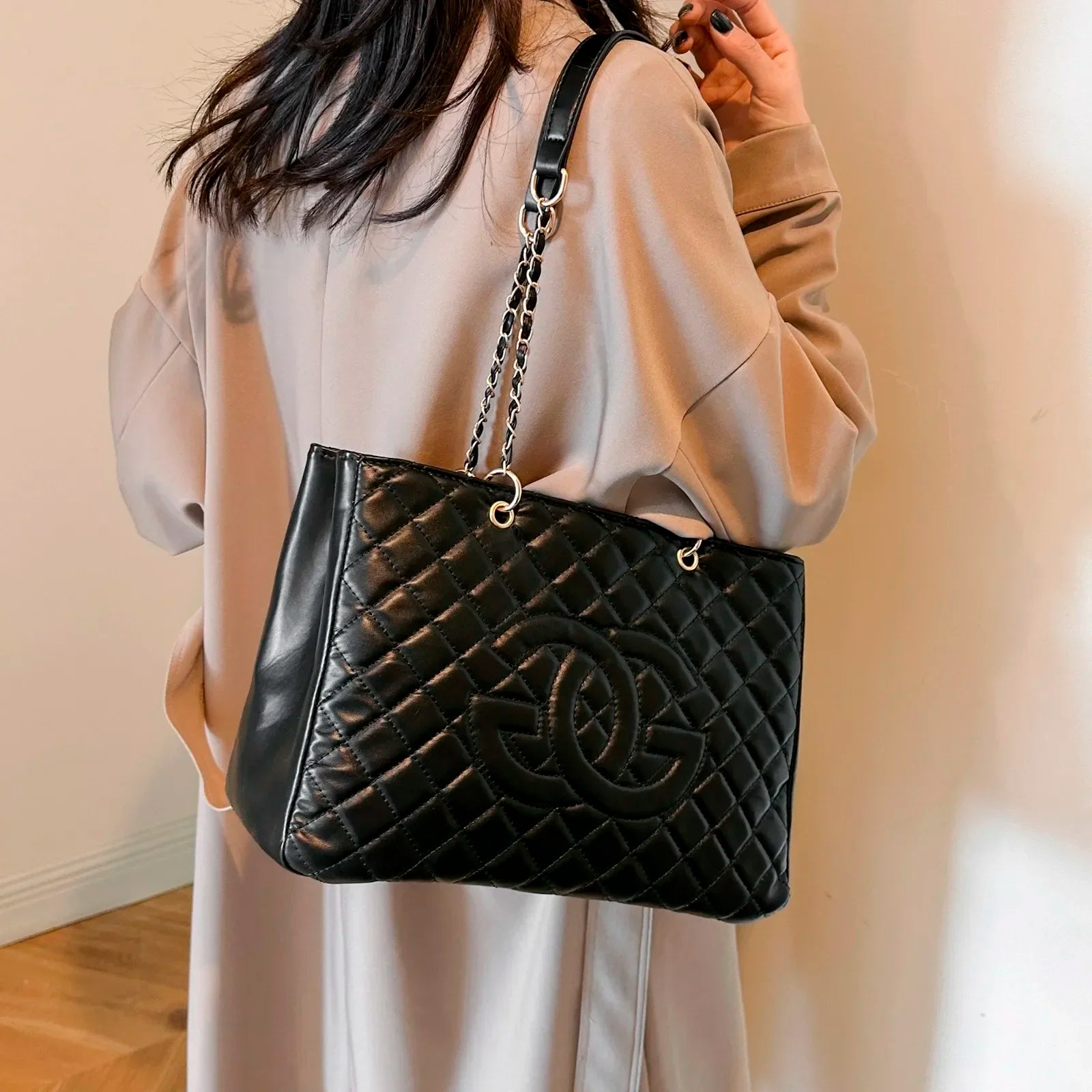2026 New Classic Retro Chain Messenger Bag Women's Luxury Leather Shoulder Bag Paris Fashion Zipper Handbag