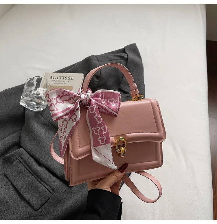 Foreign Style Handbag Hand Carry Out White Bag Women 2026 New Crossbody Package Niche Fashion Messenger Pack Ins Versatile Bags