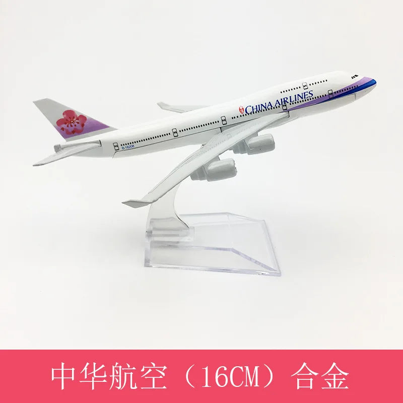 Display 16CM Aircraft China Airlines 747 with Landing Gear Taiwan B747 Alloy Plane Model Toys Children Gift for Collection