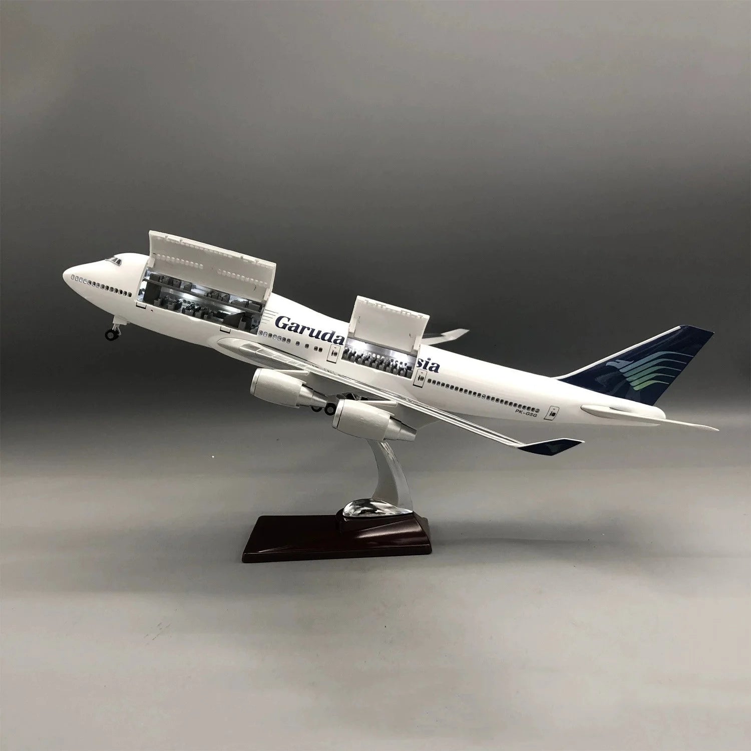 47cm Scale Aircraft Models B747 Indonesia Airways Resin Airplane Diecast Double Door With Lights Wheels Souvenir Toys Ornament