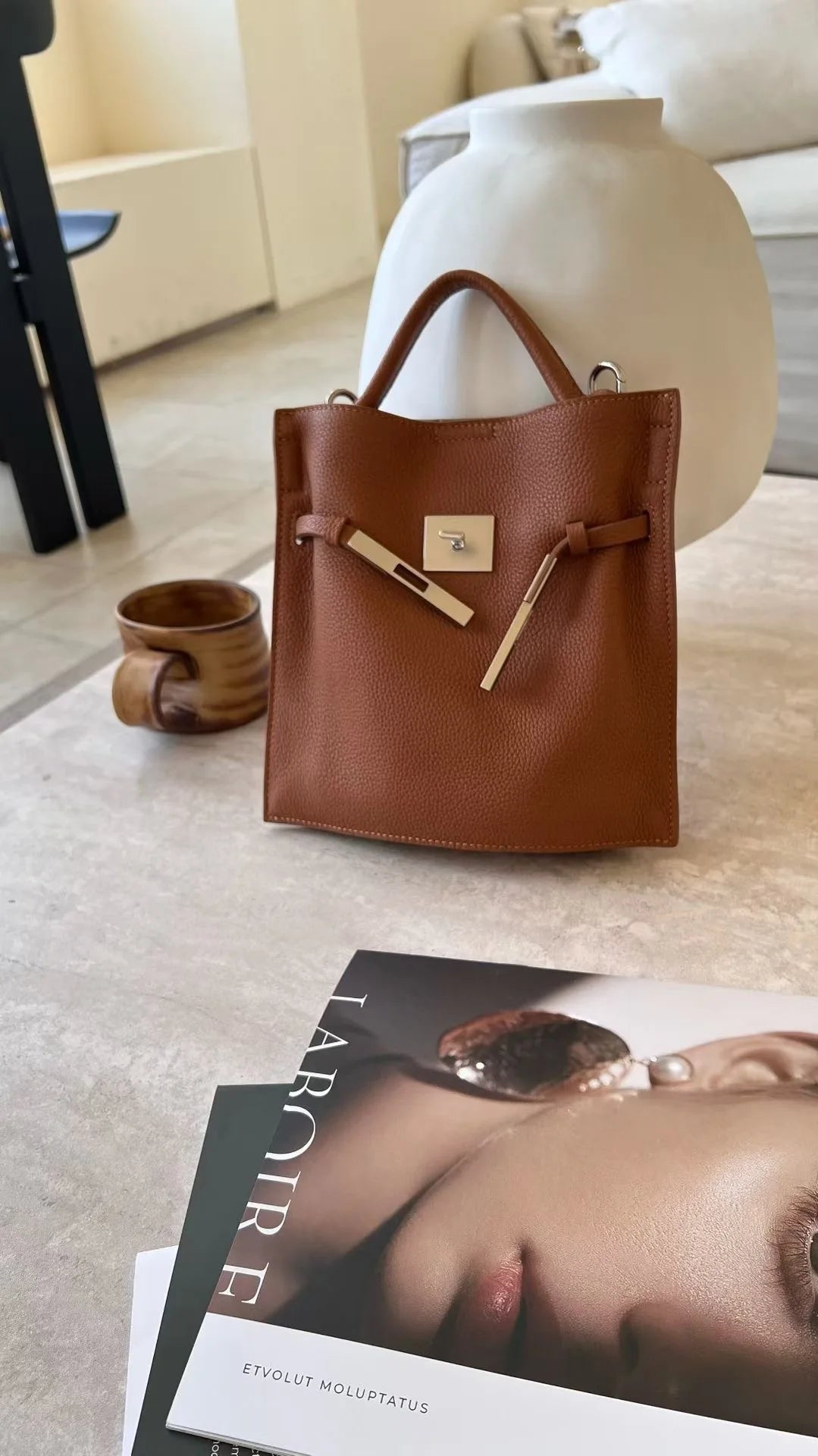 2026 New First-layer Cowhide Bucket  Women's Versatile Niche Medieval Exquisite Hand Carry Messenger Tote Bag Casual Fashion
