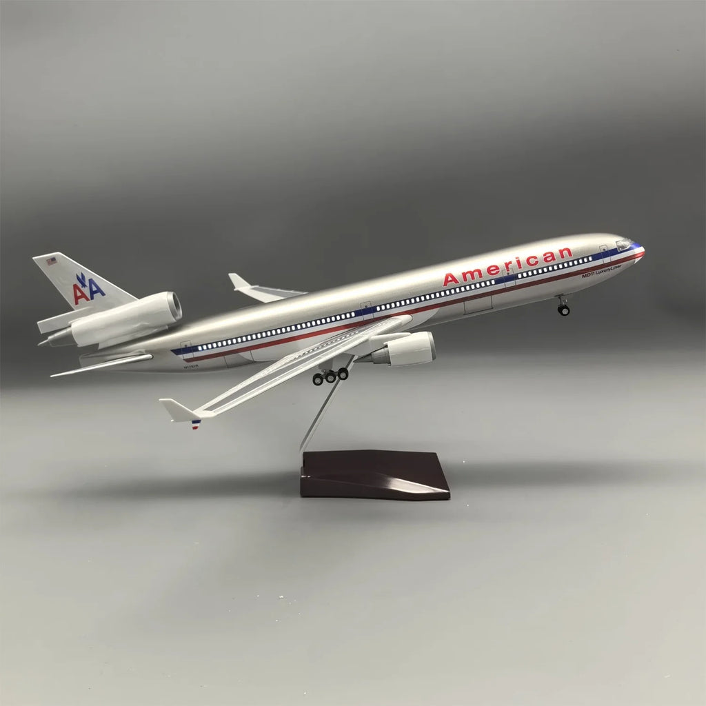1:130 Scale plane model American MD-11 Toy planes 47cm resin Airplanes Model Kit With Lights And Wooden Base Collected Gift