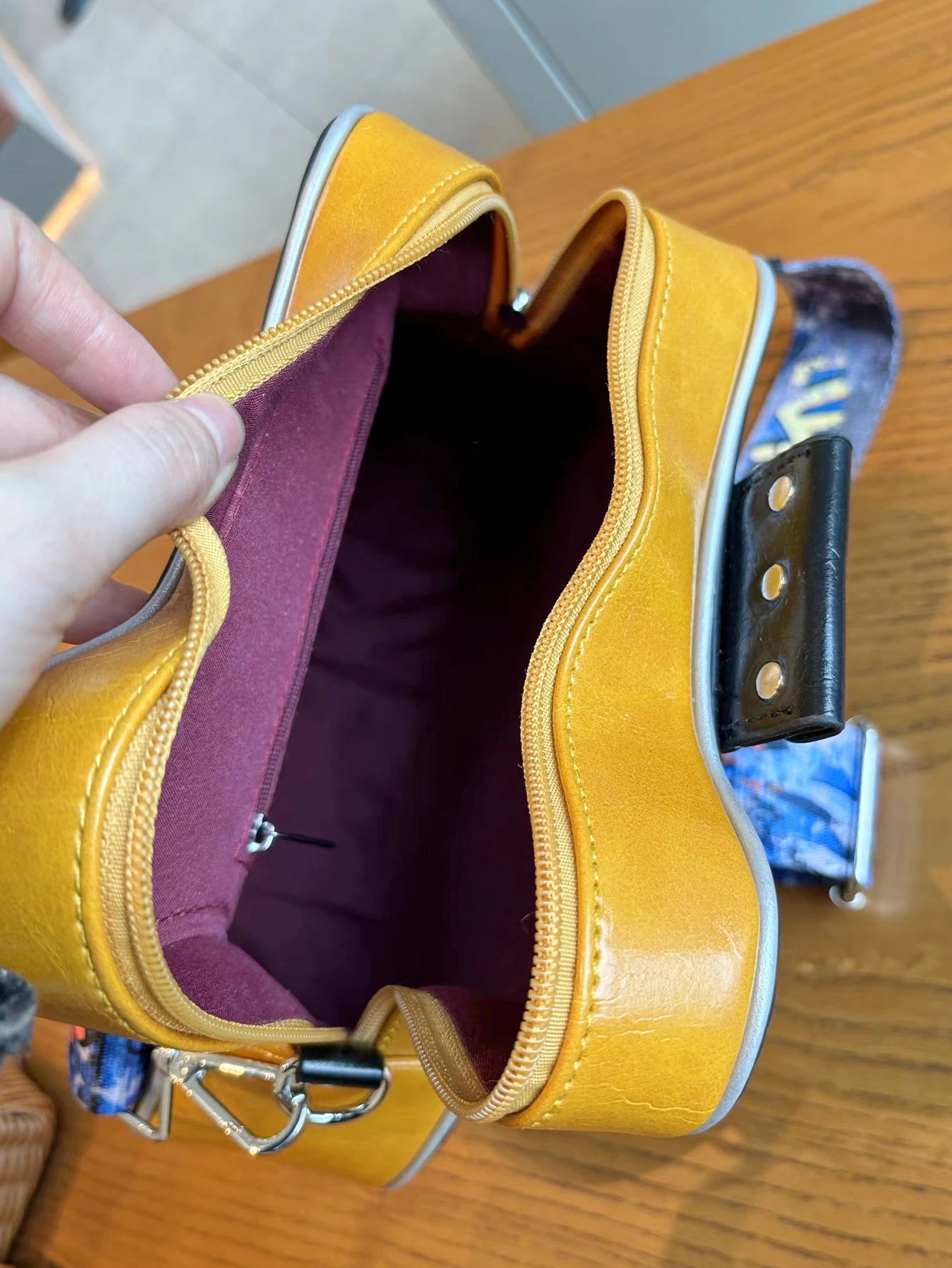 Personality Creative Y2K Hot Girl American Retro Guitar Shape Bag Bass Guitar Special-Shaped Bag Shoulder Bag Messenger Bag Tren