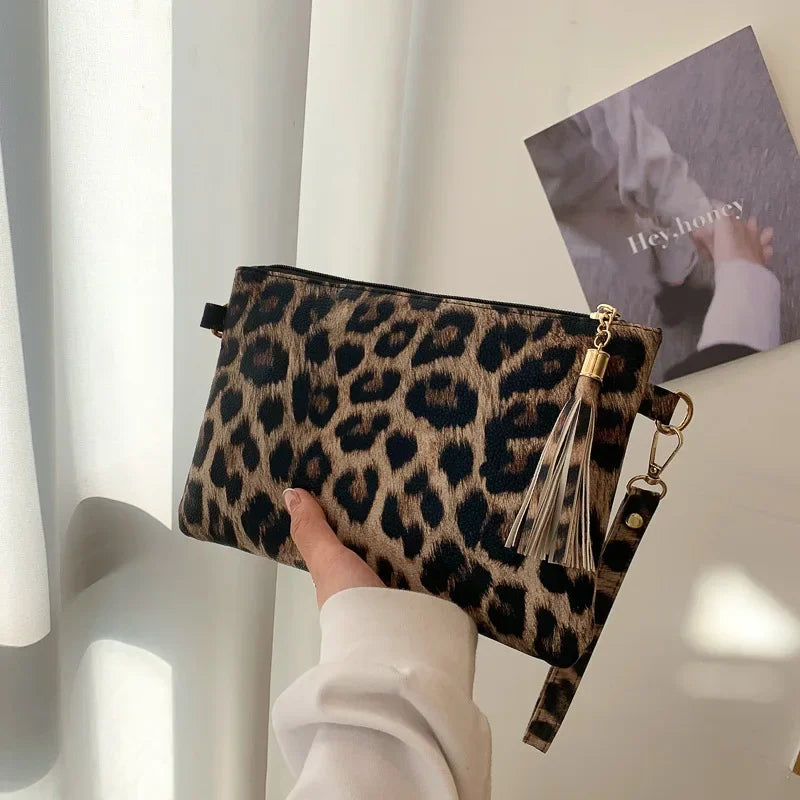 2025 New Personalized Handbag for Women, Envelope Handbag, Korean Edition Personalized Fashion Style Printed Bags