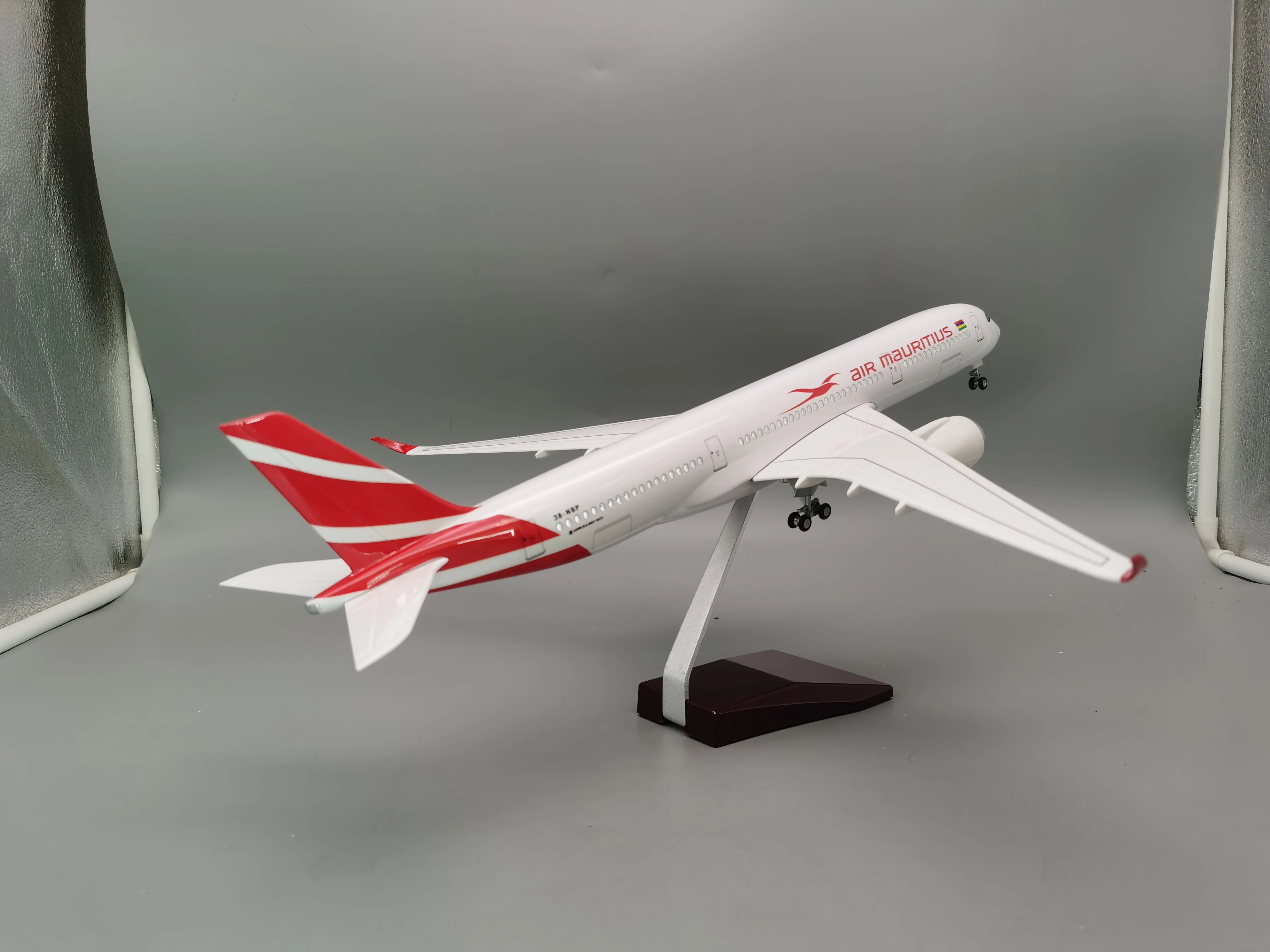1/142 Scale 47cm Large Plane Model Air Mauritius A350 Resin Diecast Airplanes Building With Stand & Wheels Aviation Collection