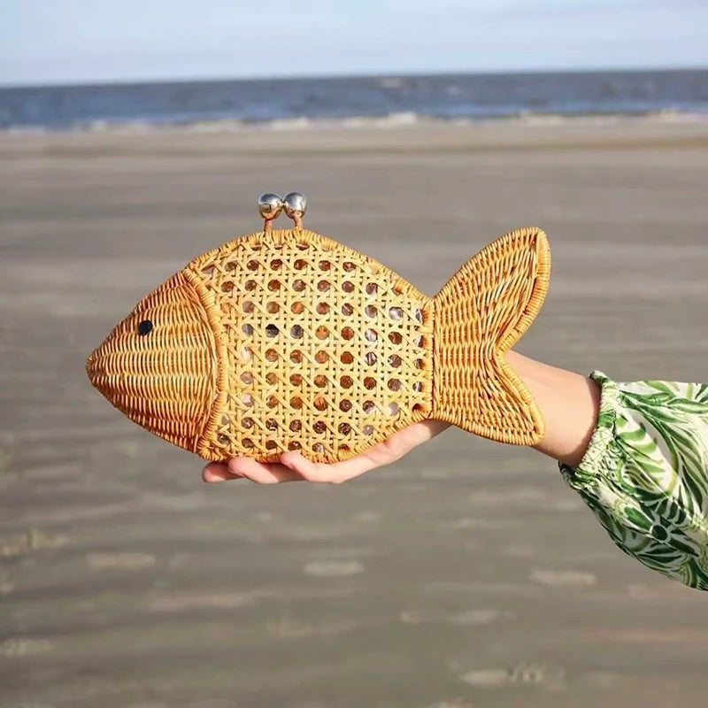 Fish Shaped Rattan Clutch Bag Creative Woven Handbag Candy Fruit Basket Bags Hollow Handmade Ornaments Women Makeup Bag Clutch