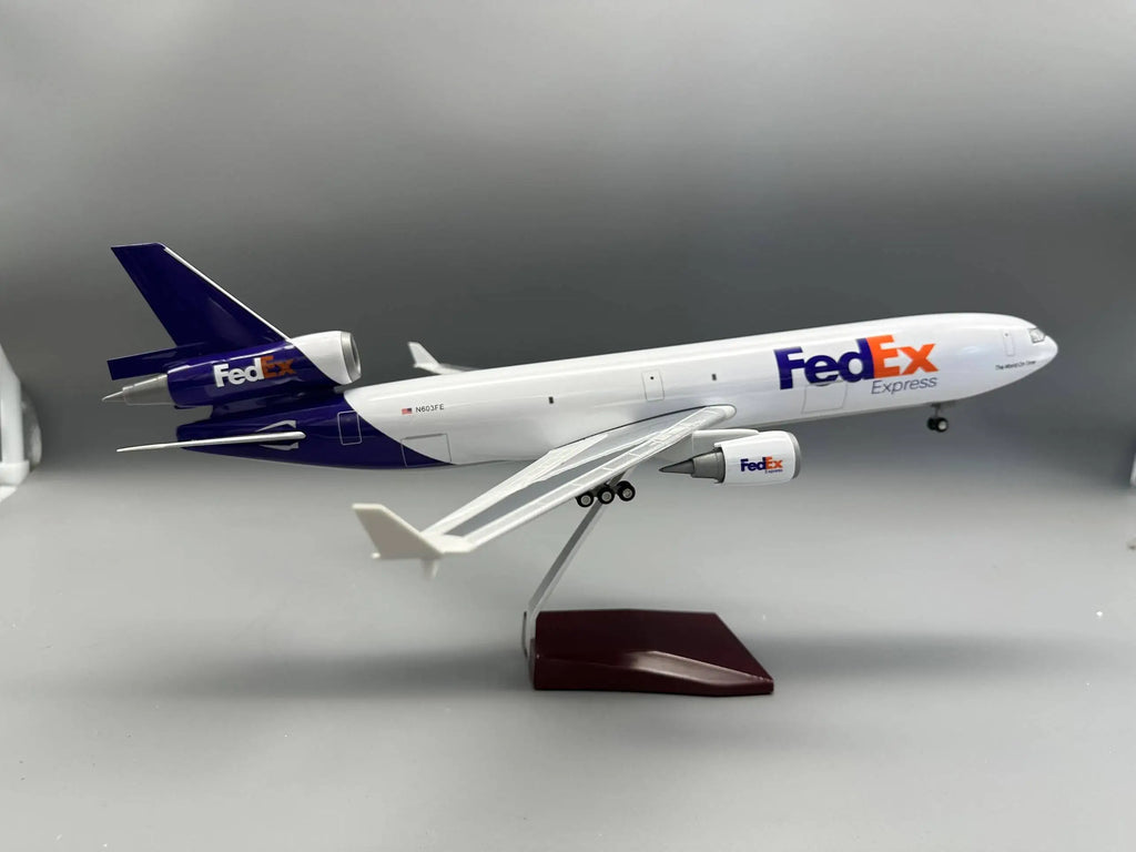 MD11 Plane Model FedEx Cargo Airways Resin Plastic model With Wheels Landing Gears Replica Static Souvenir Plane Toy Collection