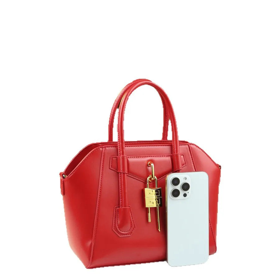 Designer Paris Minimalist Classic Diaper Bag for Women Letter Logo Leather Tote with Fashionable Crossbody and Shoulder Strap