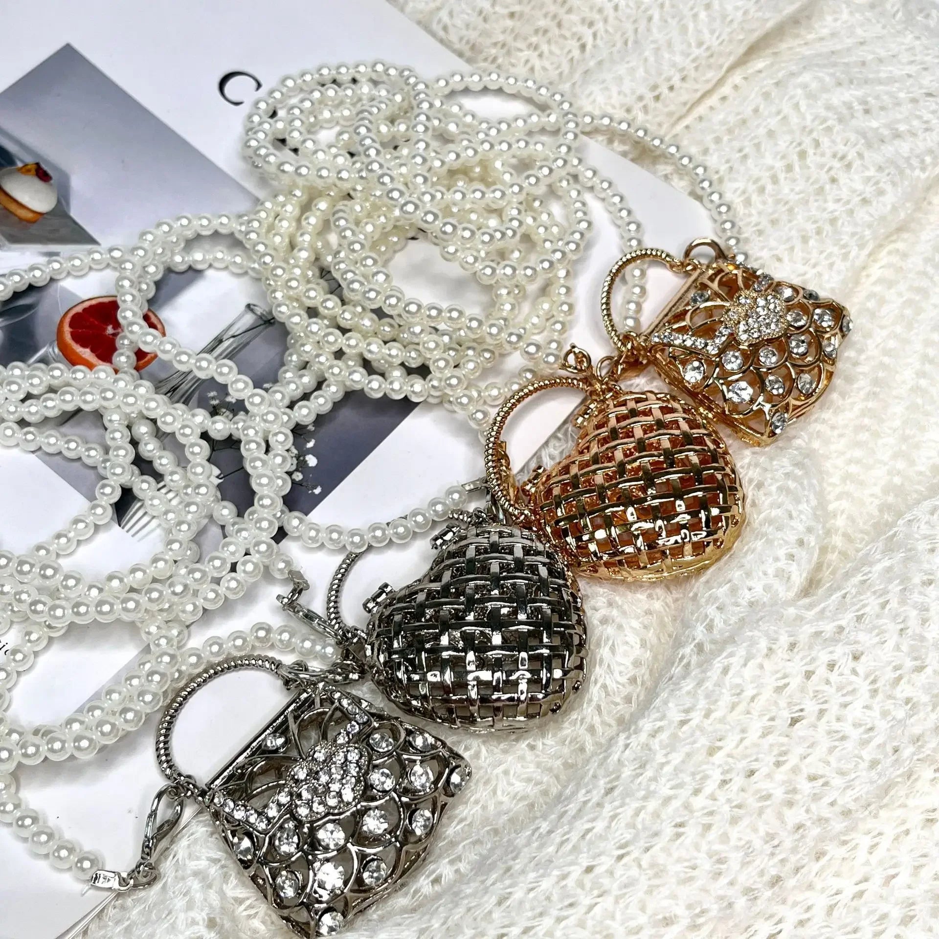 Designer Hollowed Out Heart- Haped Dinner Bags for Women  Fashionable Metal Style Shoulder Bag  Mini Accessory Bag