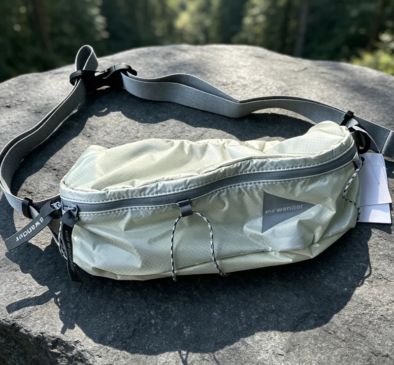 And wander invista nylon, lightweight, wear-resistant, tear-resistant, waterproof, messenger bag