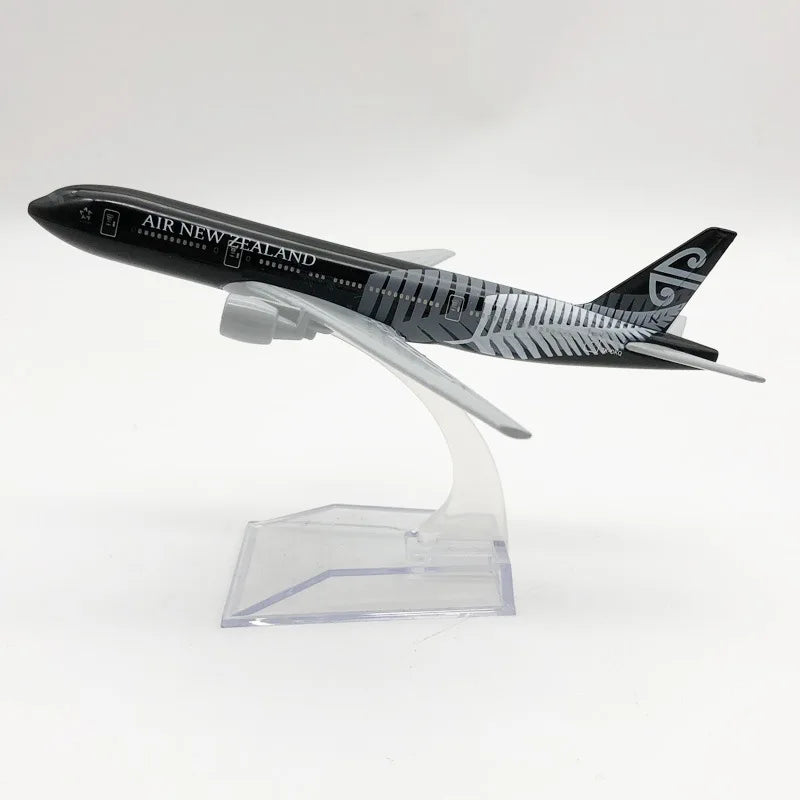 16cm B777 Souvenir Show Gift Air New Zealand 1:400 Scale 777 Aircraft Model with Base Alloy Plane Toy For Collectible Airplane