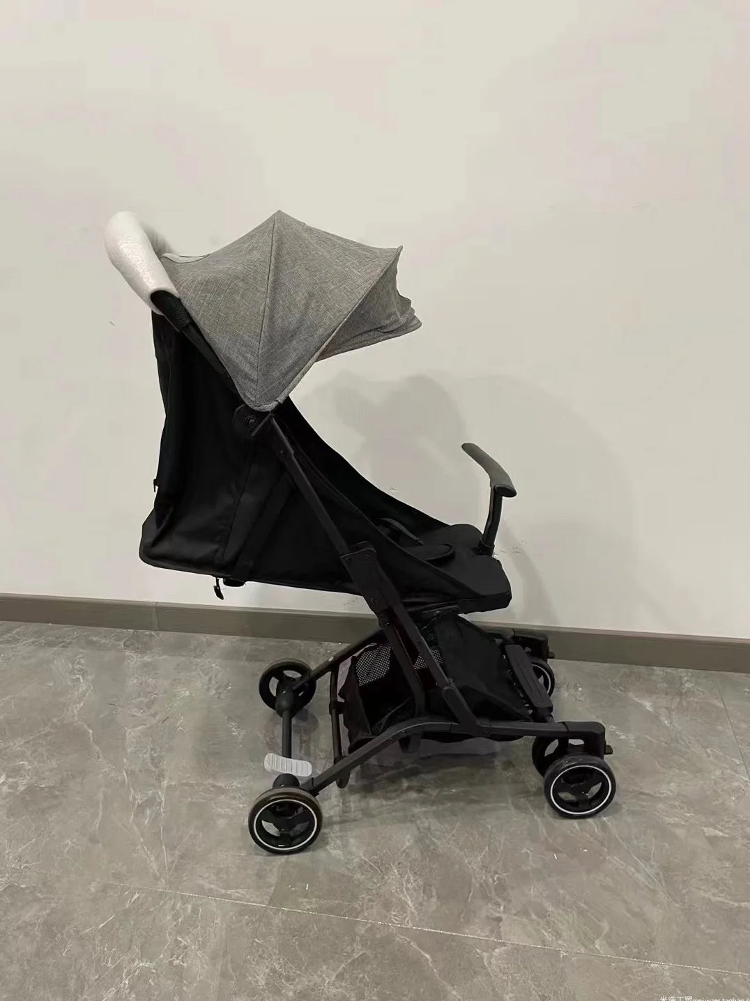 2025 New Simple Boarding Baby Stroller Four-wheel Shock Absorption Lightweight Ultra-small Foldable Baby Stroller