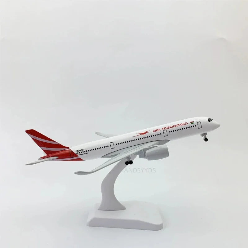 20cm A330 Beluga Xl Model Airplanes A380 A350 Md11 Toy Planes Replica Alloy Material W Wheels Landing Gears Children Toys Gift