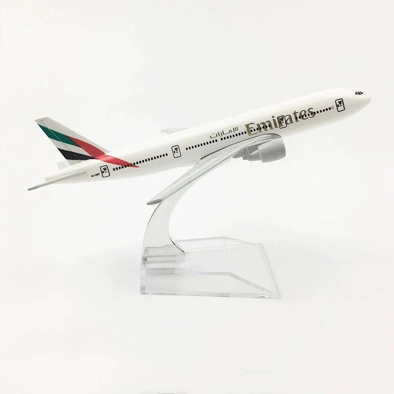 16CM Model 777 UAE B777 Emirates Airways Model kit for adults Alloy child toy plane Diecast child toy plane With Landing Gear