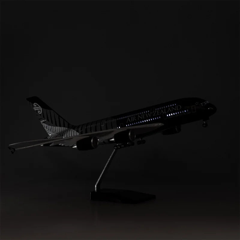 2025 New 1:160 Scale Diecast Model New Zealand Airlines Airbus A380 Resin Airbus Airplane With Light  Wheel Collection Display