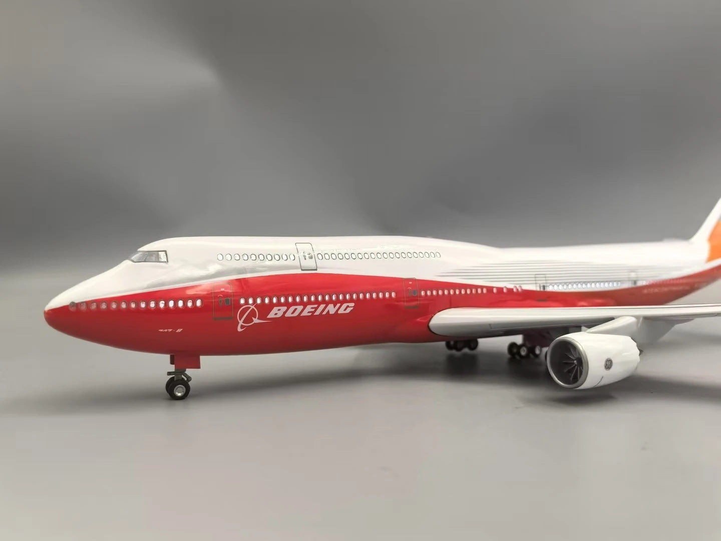 47CM Scale Plane B747-8 Prototype Airline With Base Landing Gears Ornament Resin Adults Fun Plane Model For Collection Gift