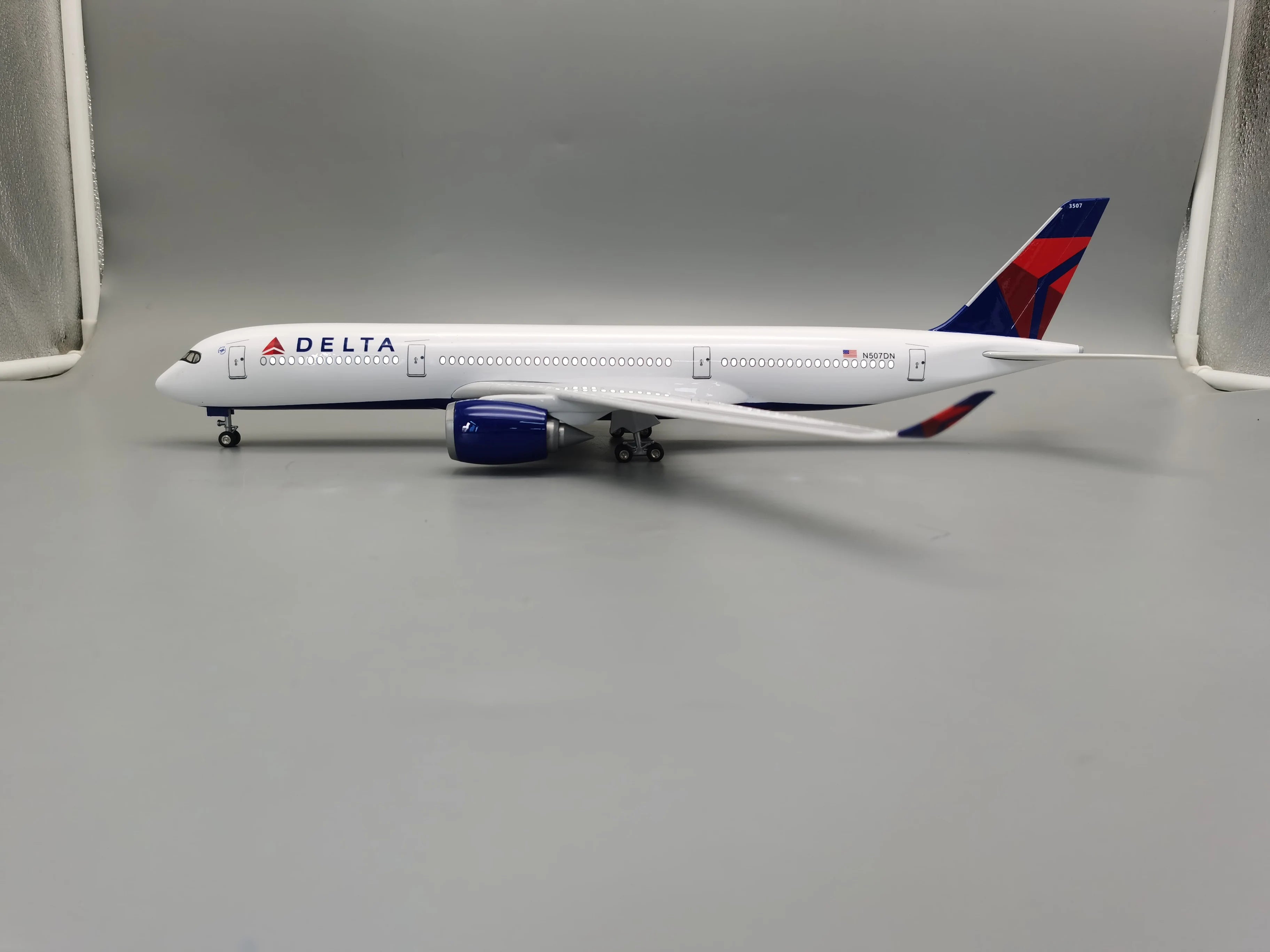 1/142 Scale 47CM Airplane A350 Delta Airways Airplane Model Toy with Wheel Landing Gear Aircraft Model Plane for Collectible
