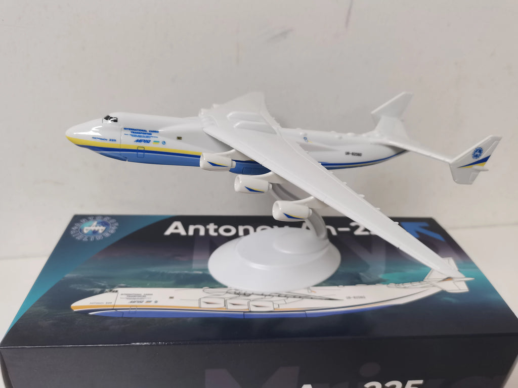 1/400 Scale 21cm An-225 "Mriya" Transport Plane Alloy Aircraft Replica Model Antonov An225 Plane With Base cabin can be opened