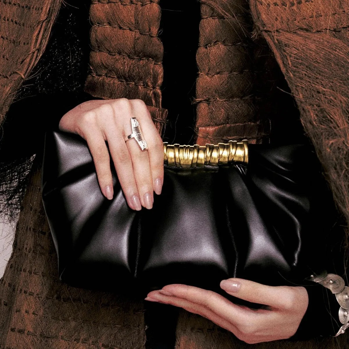 Luxury Golden Black Clutch Bag Cloud Bag Metal Folded Dumpling Bag High Quality Banquet Bag Single Shoulder Bag 2026 Fashion