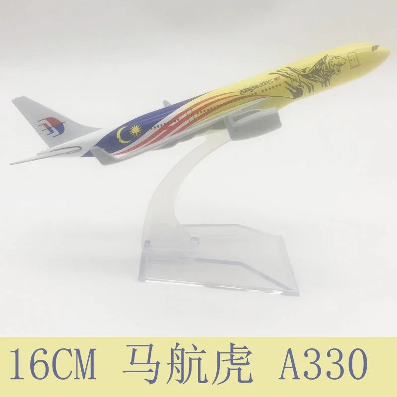 A330 Series 16cm 20cm Beluga Airplane kit Alloy Metal Diecast Airplanes Toy Aircraft 330 Plane model for Collection Gift