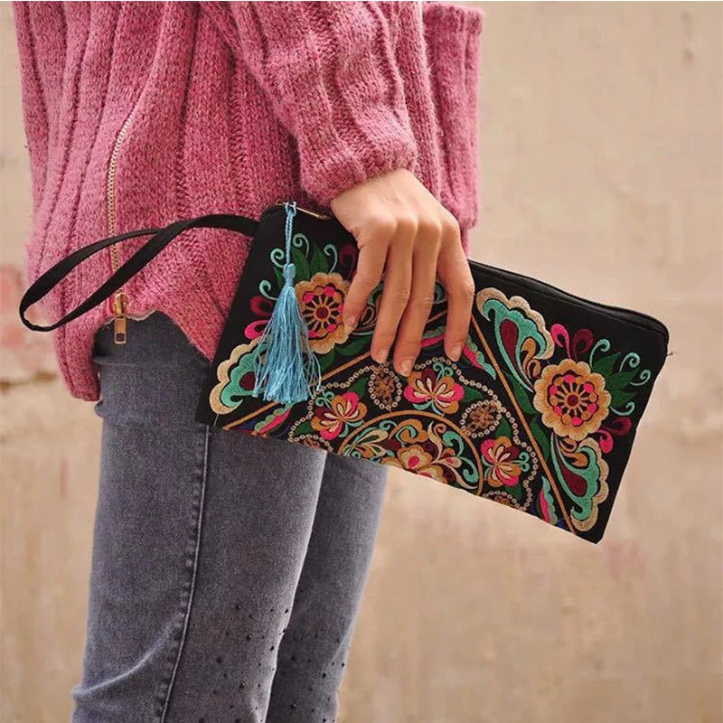 Yogodlns Ethnic Style Embroidered Handbag Female Fashion Shopping Clutch Purse Vintage Envelope Bags Designer Lady Wallet Bolsa