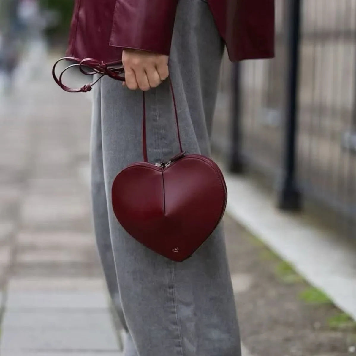 2026 High-End Love Bag, Fashionable Peach Heart Box Bag, Niche Design, Stylish Bag, Textured Single Shoulder Crossbody Bag