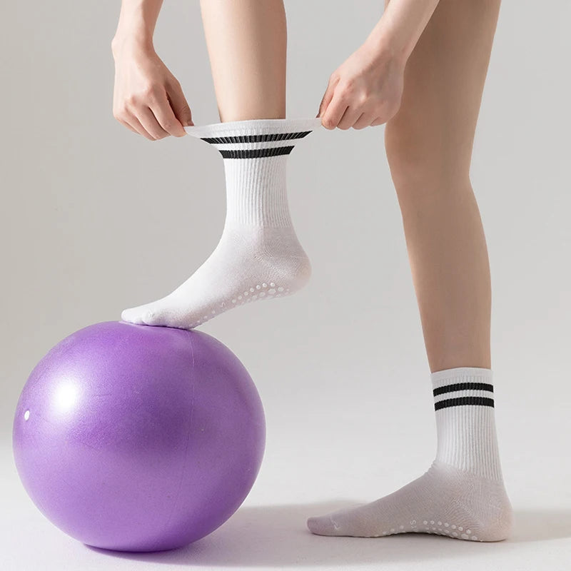 Dreamlikelin 1 Pair Women's Mid-Calf Yoga Socks Non-Slip Breathable & Sweat-Wicking Floor Socks for Pilates, Dance ,Workout |