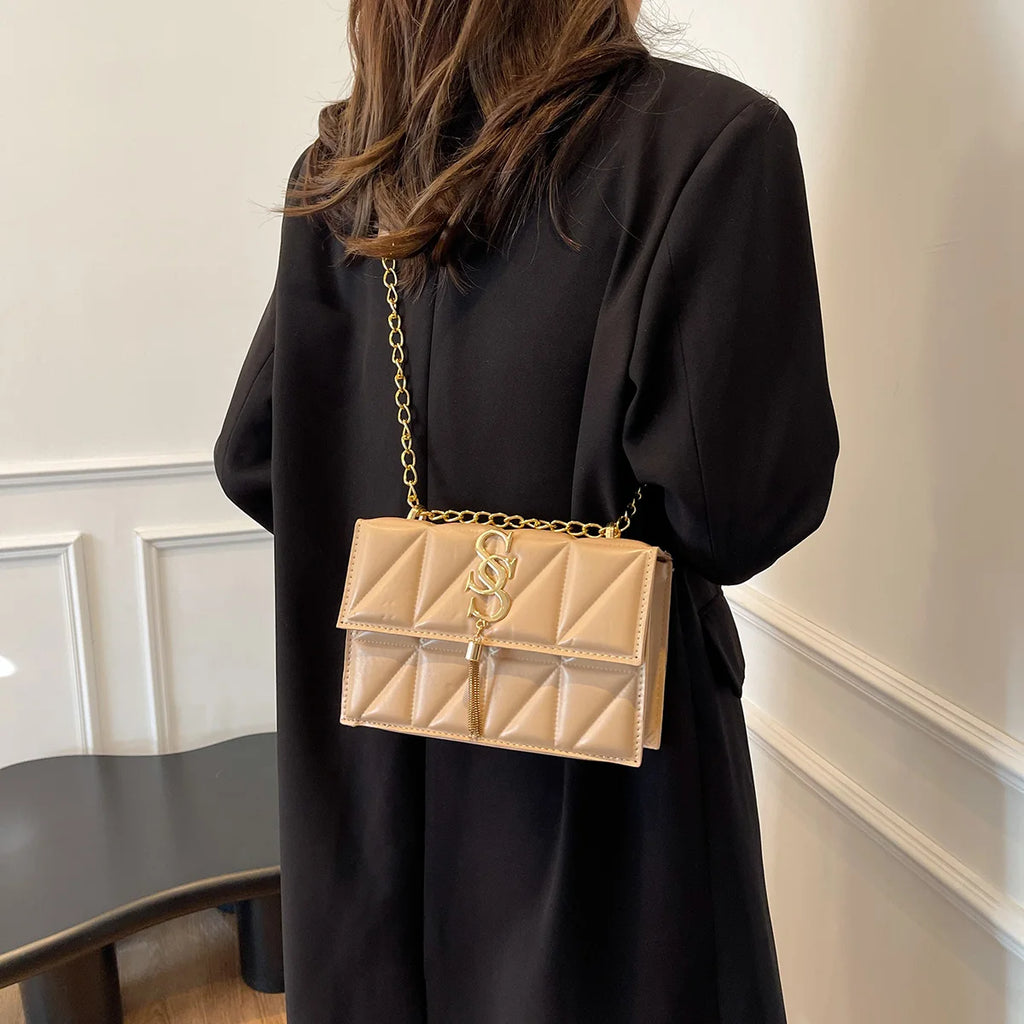 Fashionable Elegant  Argyle Quilted Small Square Bag Exquisite Metal Letter Tassel Diagonal Cross Bag Commuter Shoulder Bag