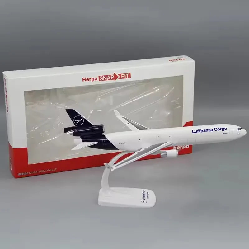 1:200 Fokker FK-100 QANTAS/IBERIA EXPRESS/AustrianA320neo /Malév MALEV737-800 /MD-11 Lufthansa CargoAirlines Airplane Model Fans