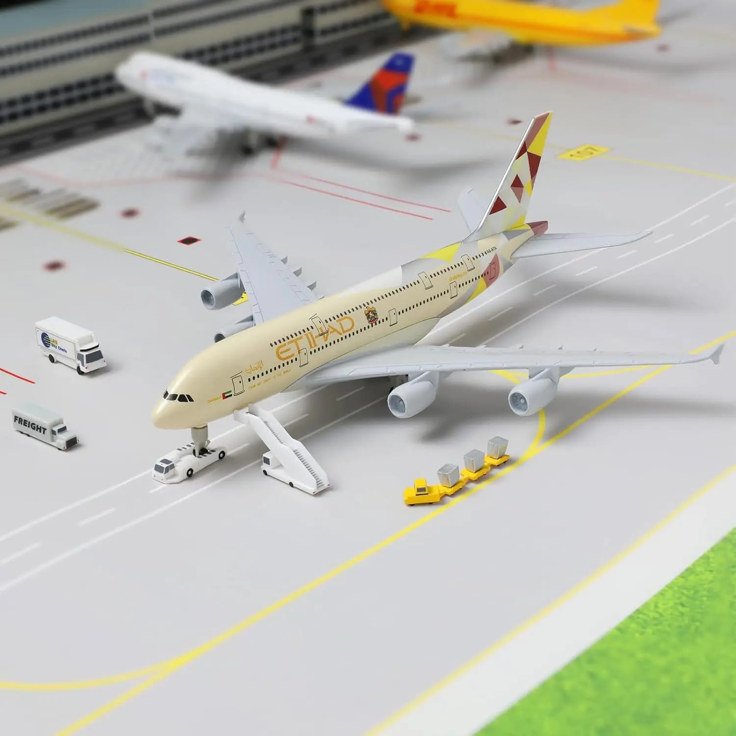 1/300 Scale 20cm Die-cast Metal Toy Plane Model Kit Etihad A380 Sky Jumbo Model Plane with Stand for Collections and Displays