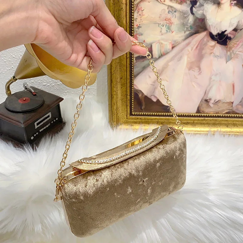 French shiny ineffectual diamond-encrusted dinner bag celebrity velvet temperament simple personality messenger bag