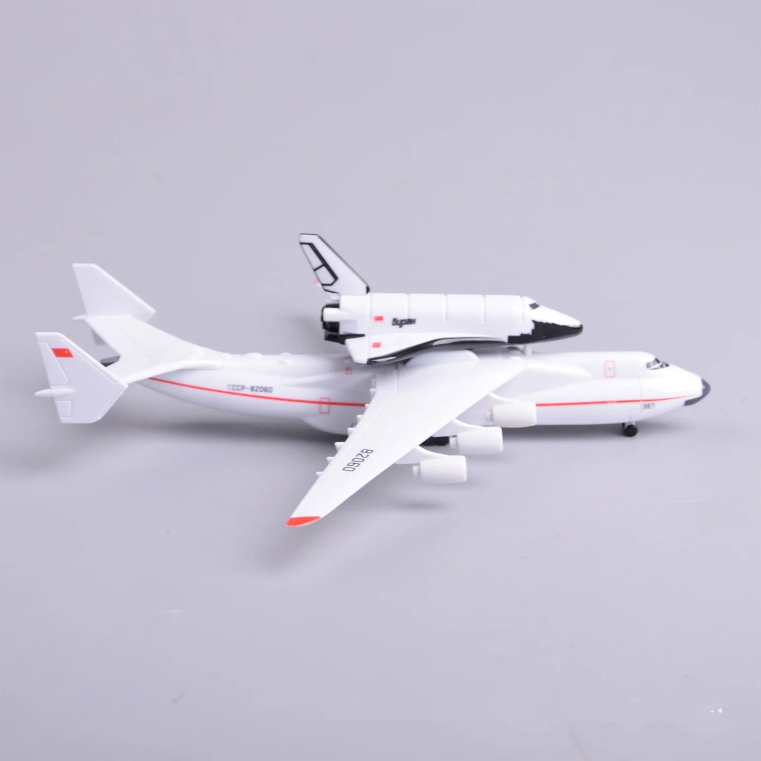 1:400 Scale Airplane Model Antonov AN225 Mriya Spacehuttle Transport Model Replica plane Toy Souvenir Hobby Collection gift