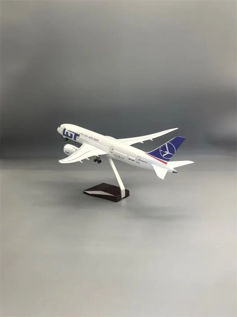 1/130 Scale 43CM Airplane LOT 787-8 Polish Airlines Model With  Light Wheel Diecast Resin Plane Collection Display Gifts Fans