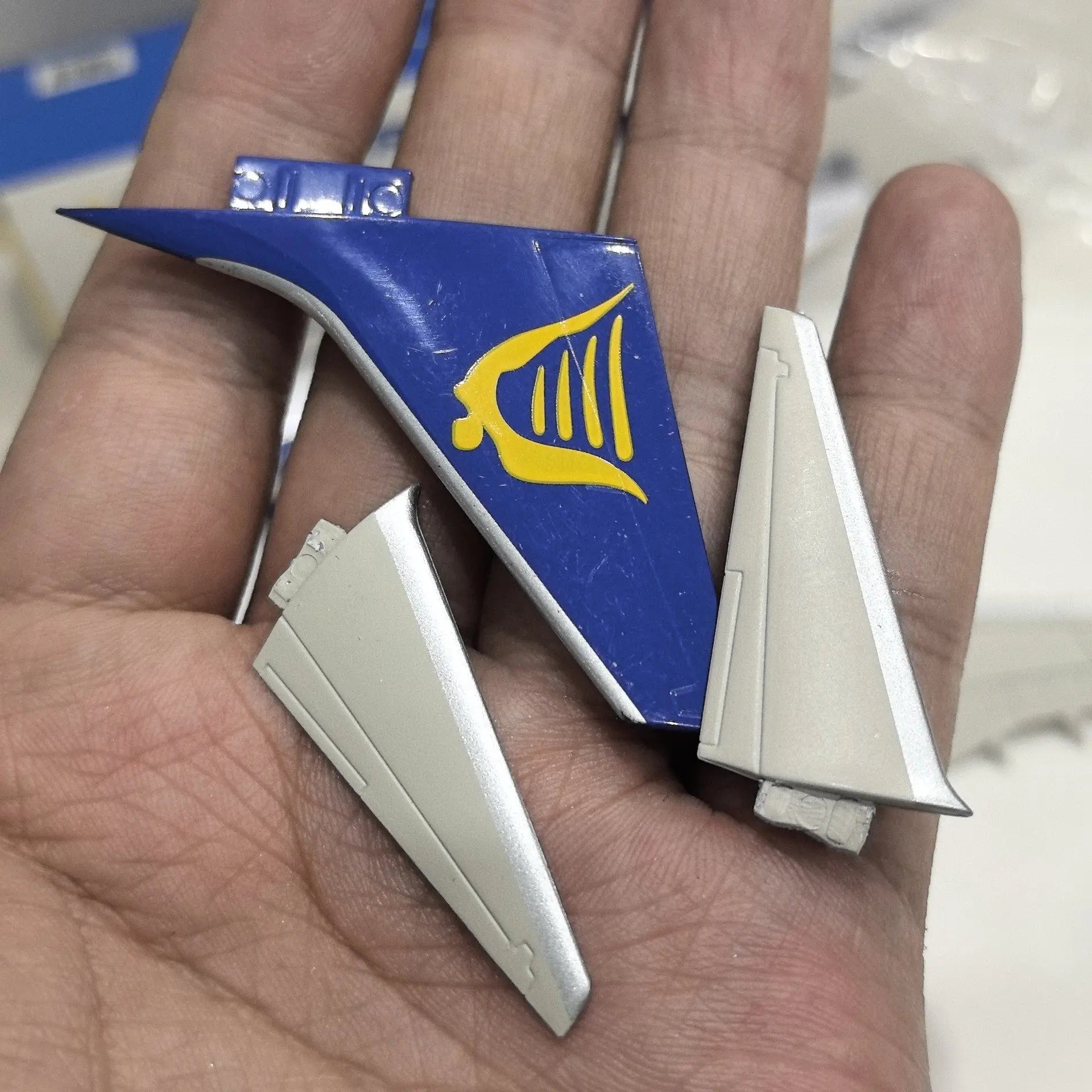 1: 200 Scale Ryanair BOEING 737-800 Boeing 12 Assembled Plastic Aircraft Model