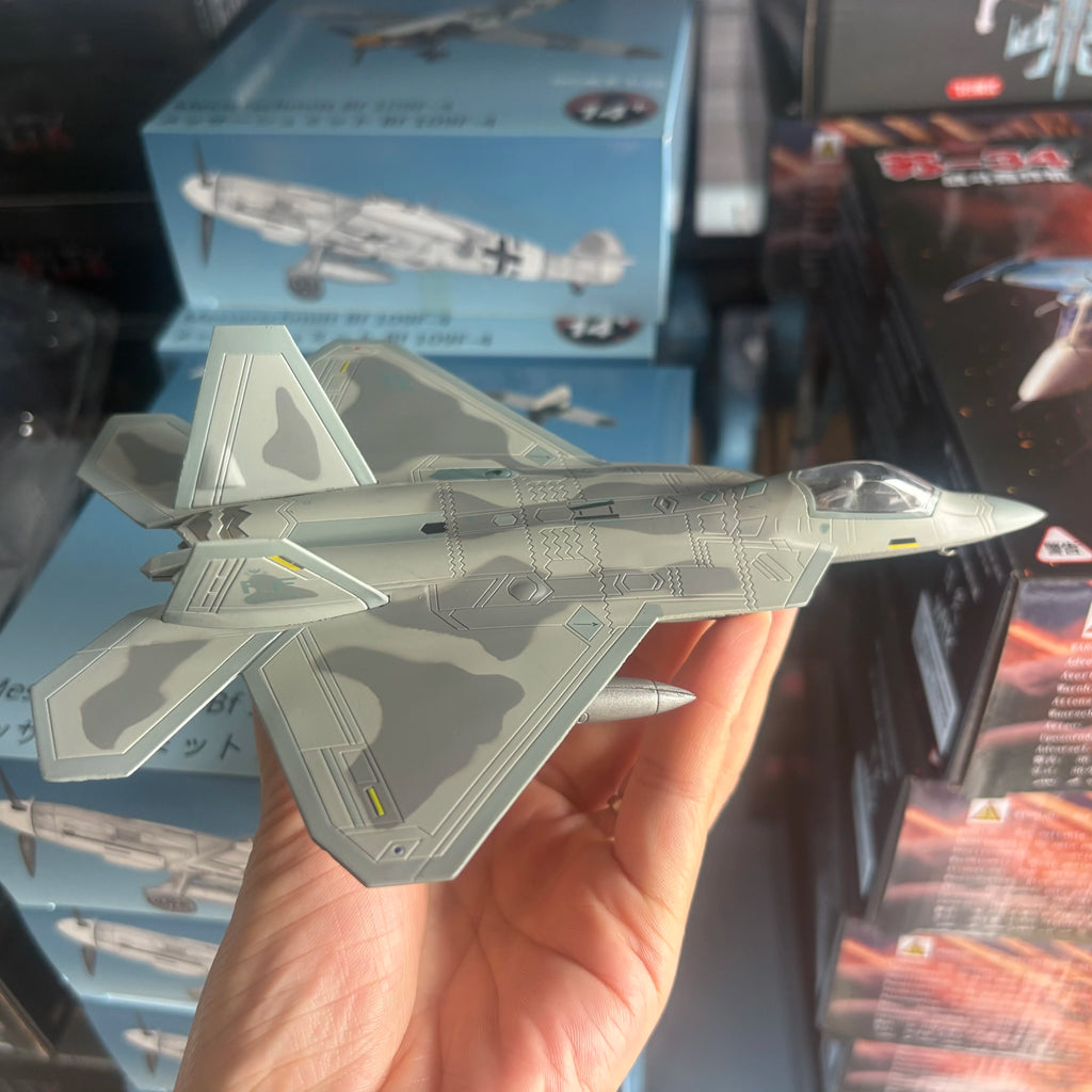 1/100 Scale US Lockheed Martin F-22 F22 Raptor Fighter Plane Diecast Metal Airplane Aircraft Model Collection OrnamentGift