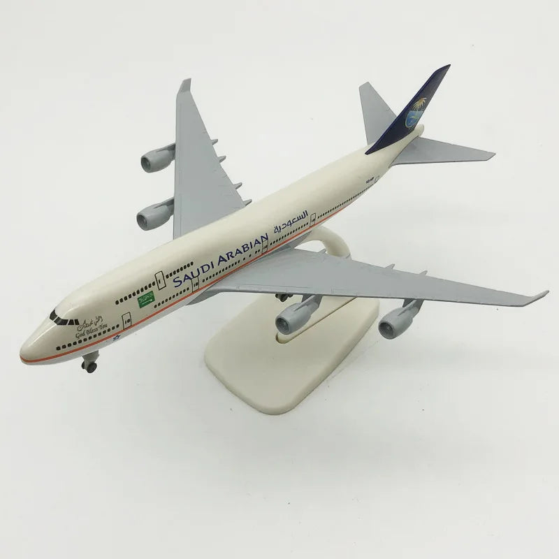 20cm Boeing 747 Die-Cast Alloy Metal Airplane Model Saudi Arabian Airlines B747 Diecast Toy with Landing Gear for Hobby Series