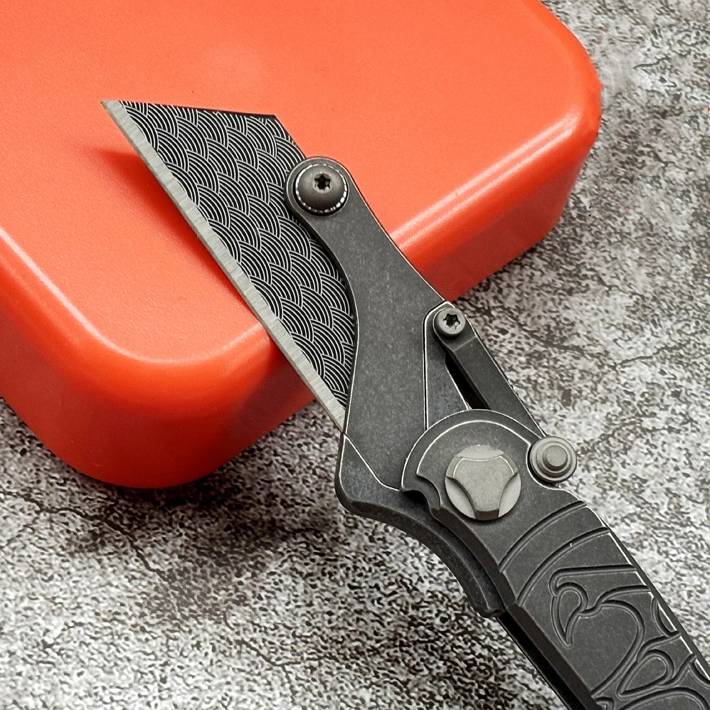 EDC Pocket Tool Eagle Claw Titanium Alloy Knife with Replaceable Blades Quick-Open Utility Knife Outdoor Portable Folding Knife