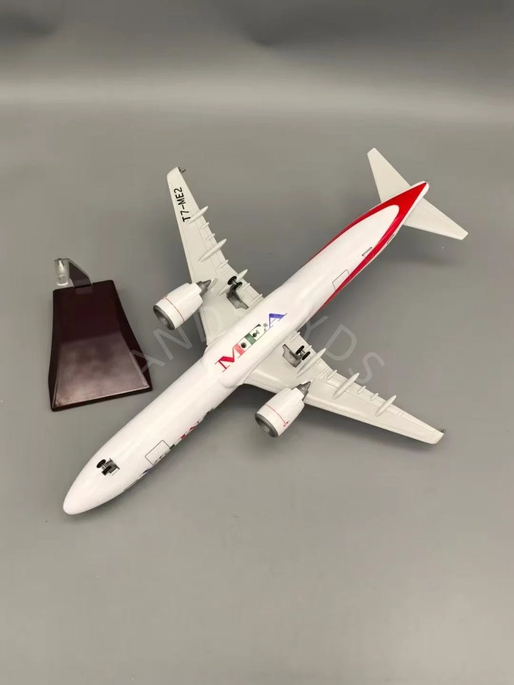 1/100 scale aircraft A321 Air MEA Middle East Airlines 44cm Diecast Toy plane Model T7-ME2 With Stand Collectible AirPlane Gift