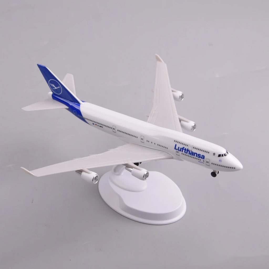 Scale Aircraft 20cm  747 Plane Model Lufthansa B747-400  Model ABS Adults Fun Ornament Collectible Model Airplane Gift Lufthansa