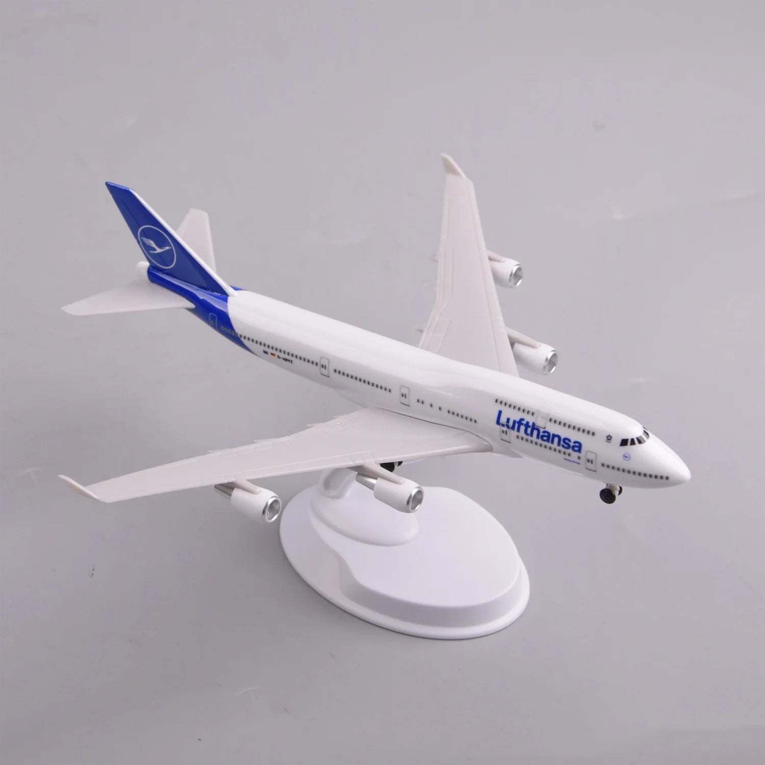 Scale Aircraft 20cm  747 Plane Model Lufthansa B747-400  Model ABS Adults Fun Ornament Collectible Model Airplane Gift Lufthansa