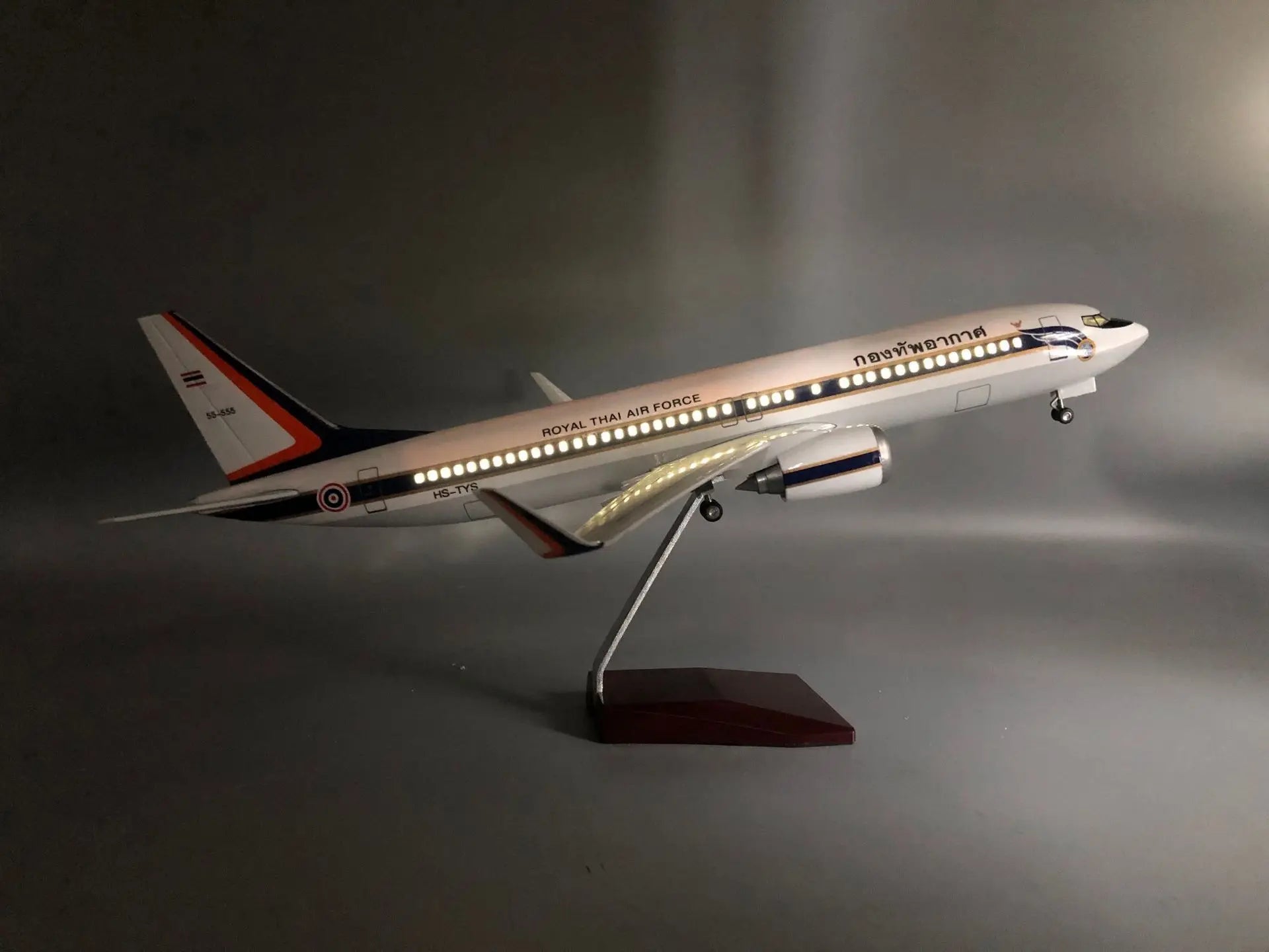 Royal Thai Presidential Boeing 737 Airplane Model 47cm Simulated Static Aircraft With Lights And Wheels For Collection Display