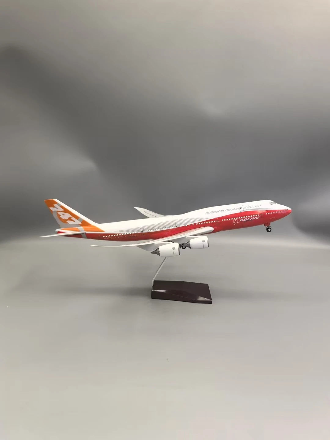 47CM Scale Plane B747-8 Prototype Airline With Base Landing Gears Ornament Resin Adults Fun Plane Model For Collection Gift
