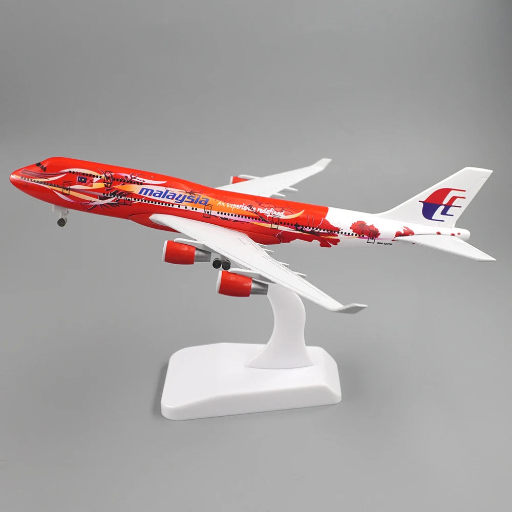 20cm Aircraft Malaysia Boeing 747 with Landing Gear B747 Alloy Plane Model Toy Gift for Collection Decoration